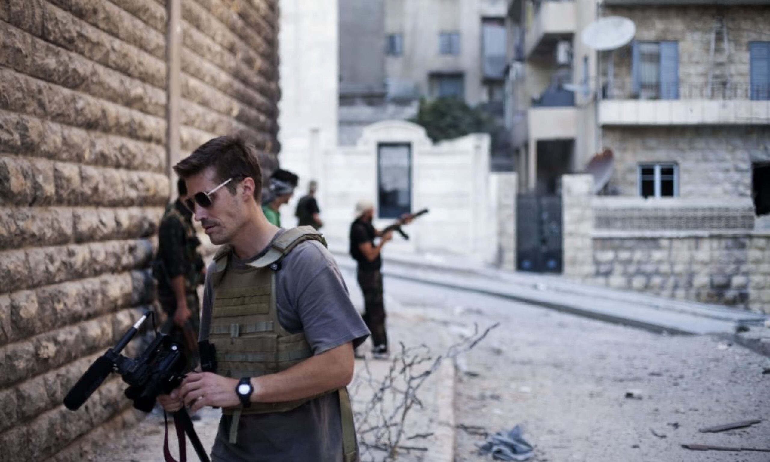 Jim Foley in warzone area reporting